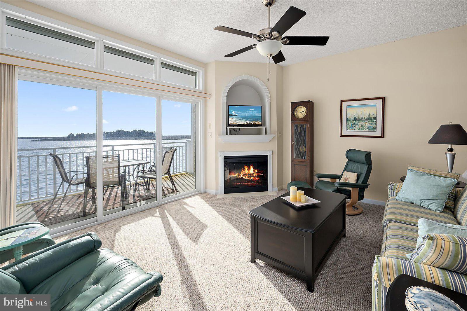 HARBOUR LIGHT CONDOS - Residential