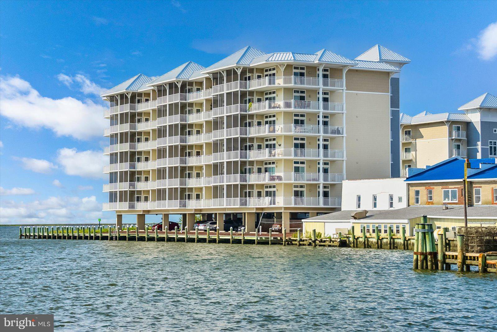 HARBOUR LIGHT CONDOS - Residential