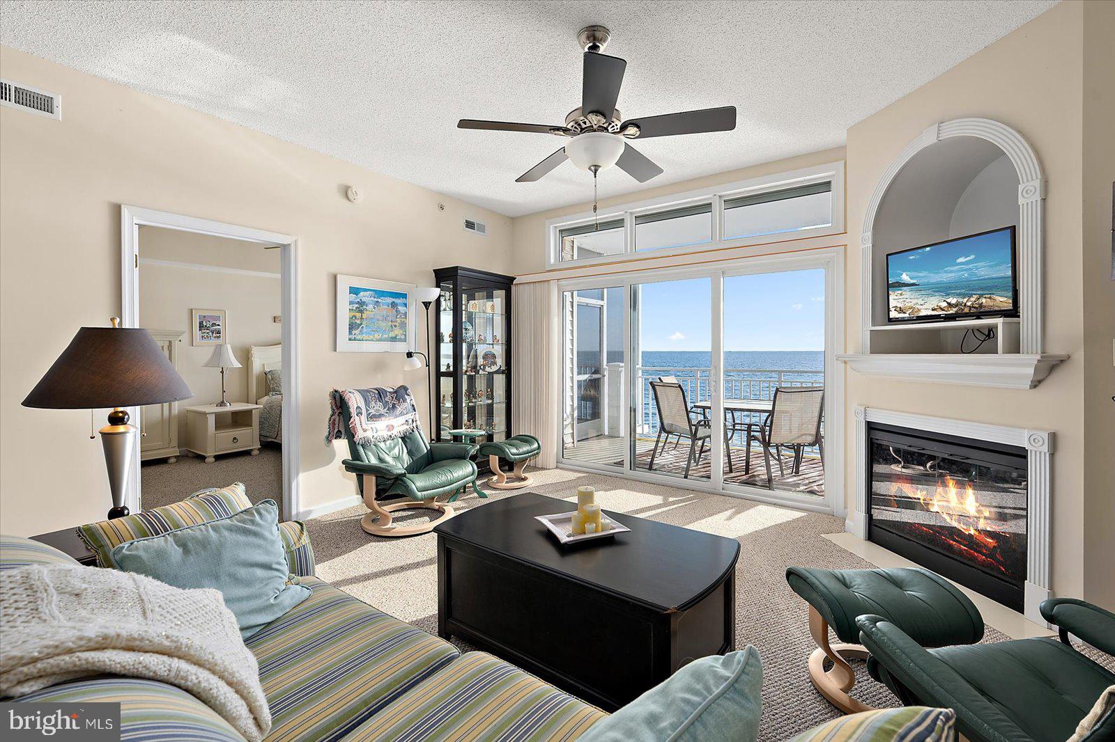 HARBOUR LIGHT CONDOS - Residential