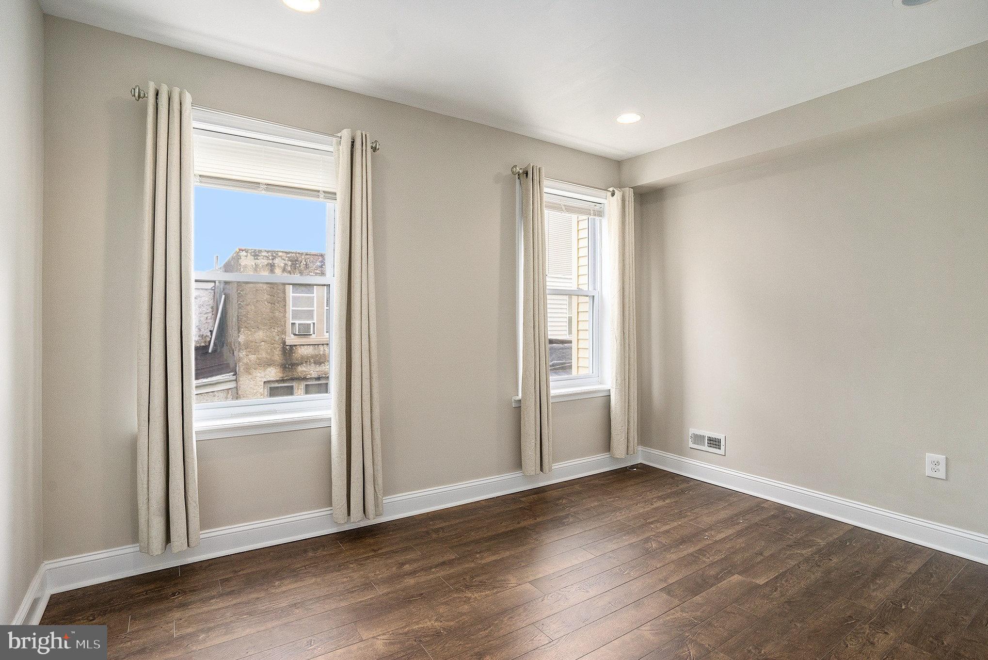 POINT BREEZE - Residential