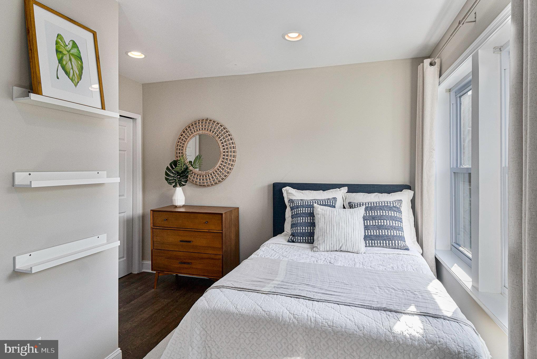 POINT BREEZE - Residential