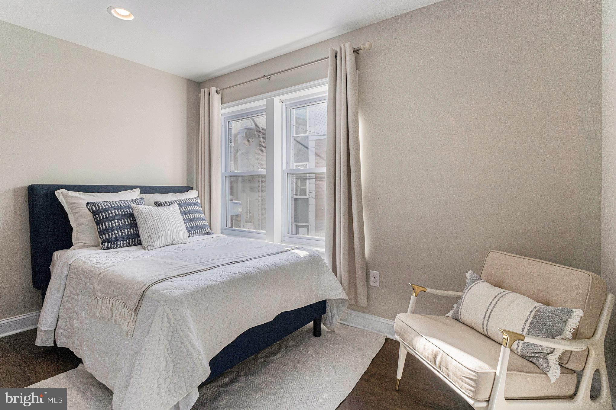 POINT BREEZE - Residential
