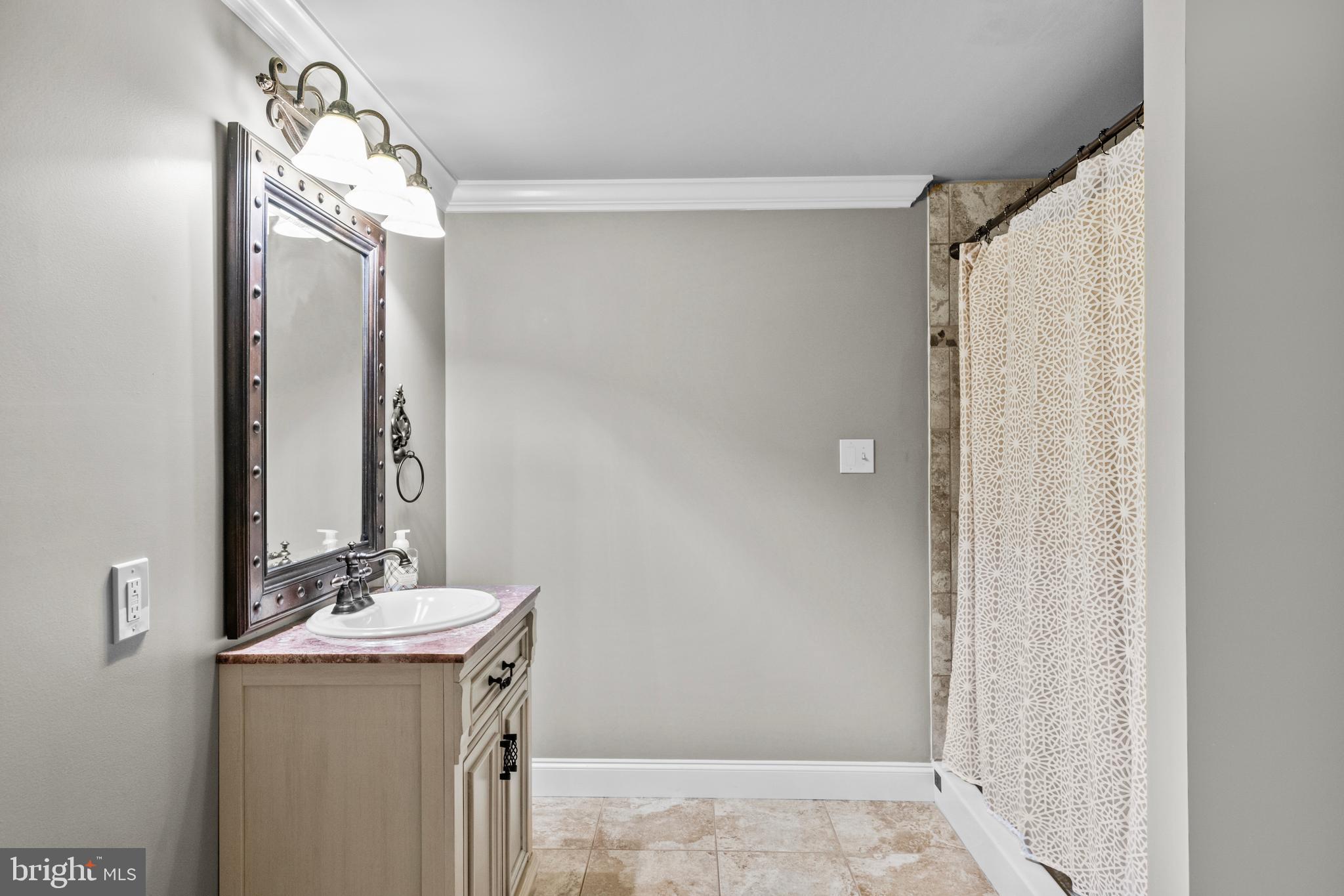 STONEHENGE - Residential