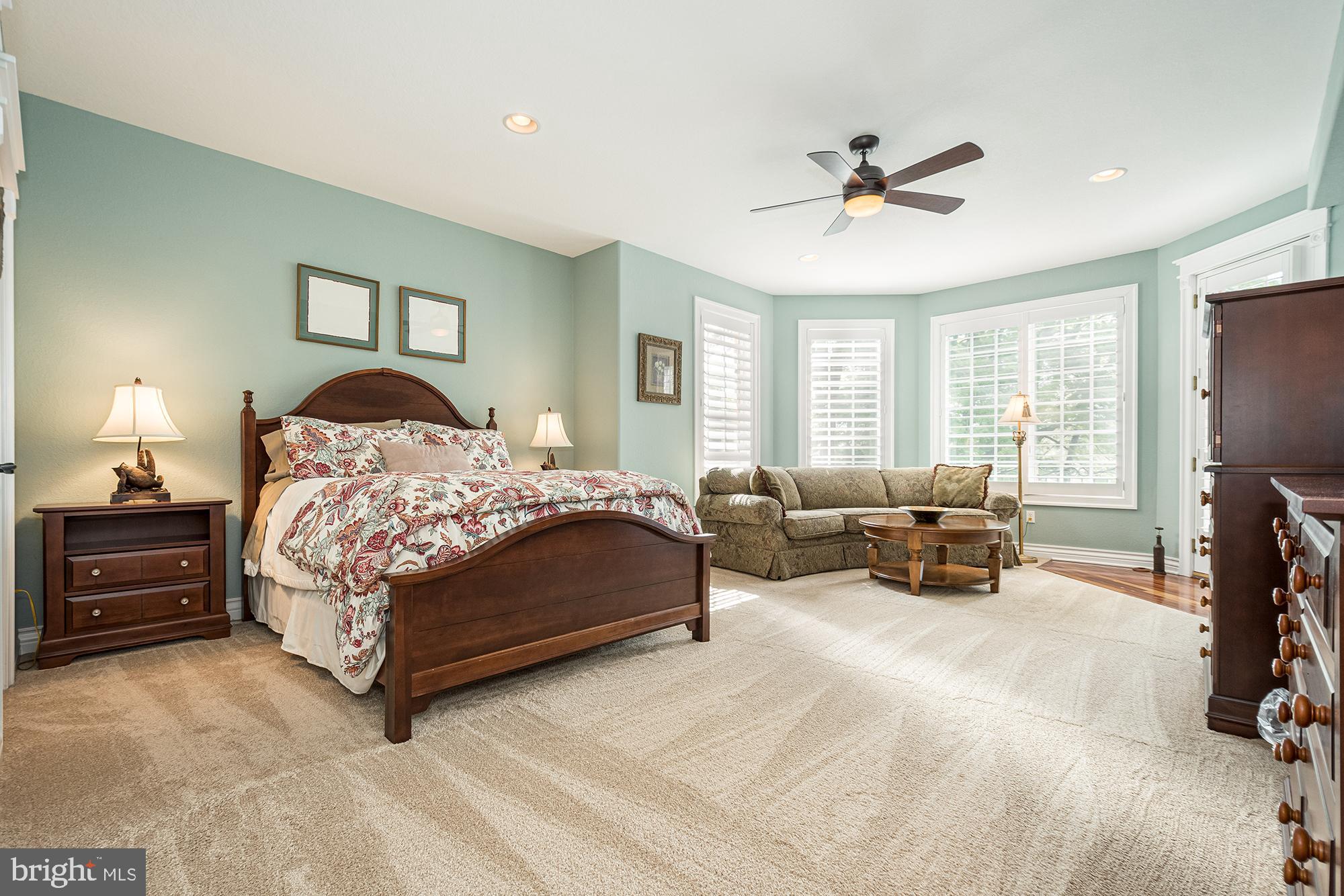 PARADISE POINT - Residential