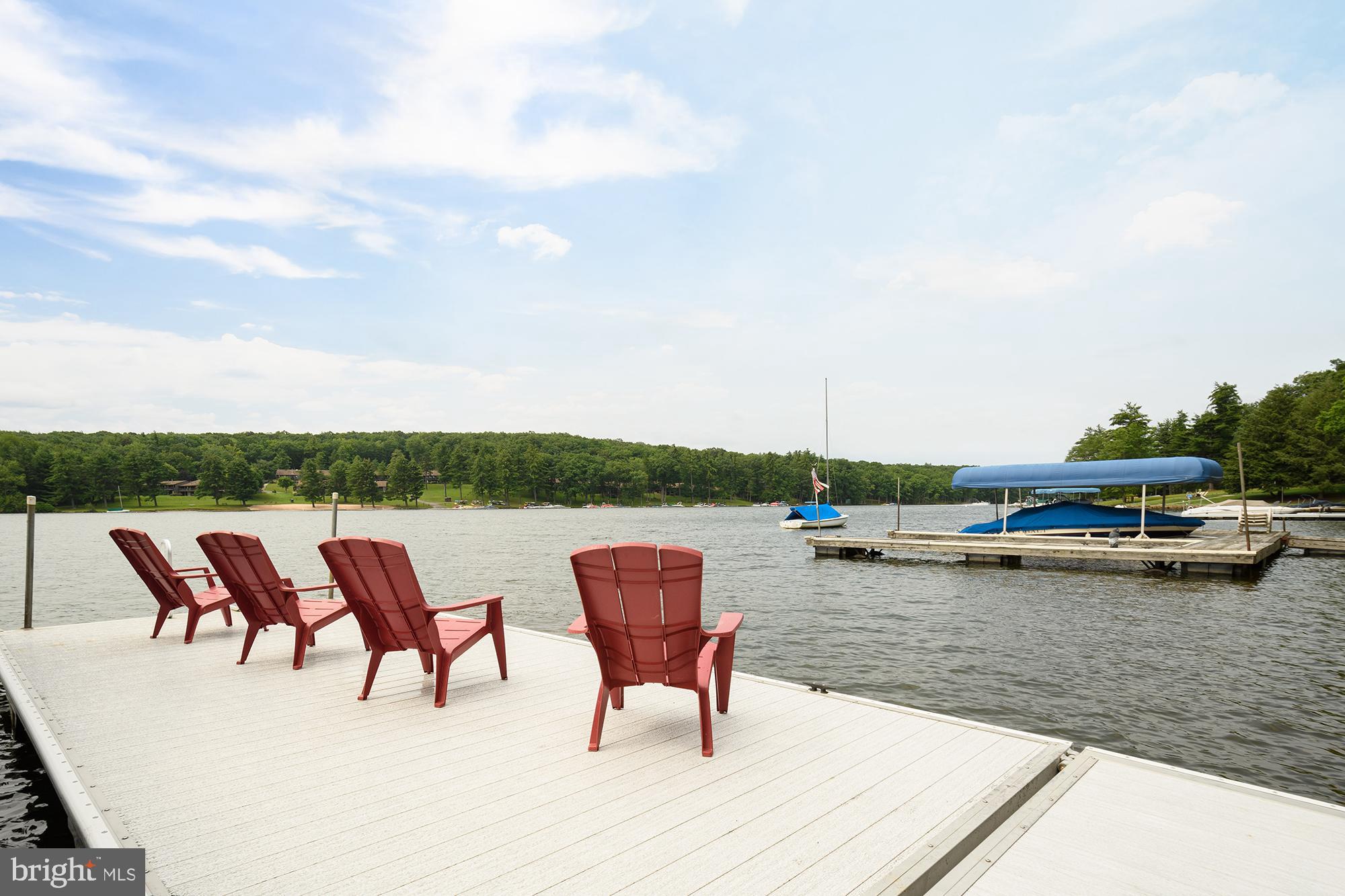 PARADISE POINT - Residential