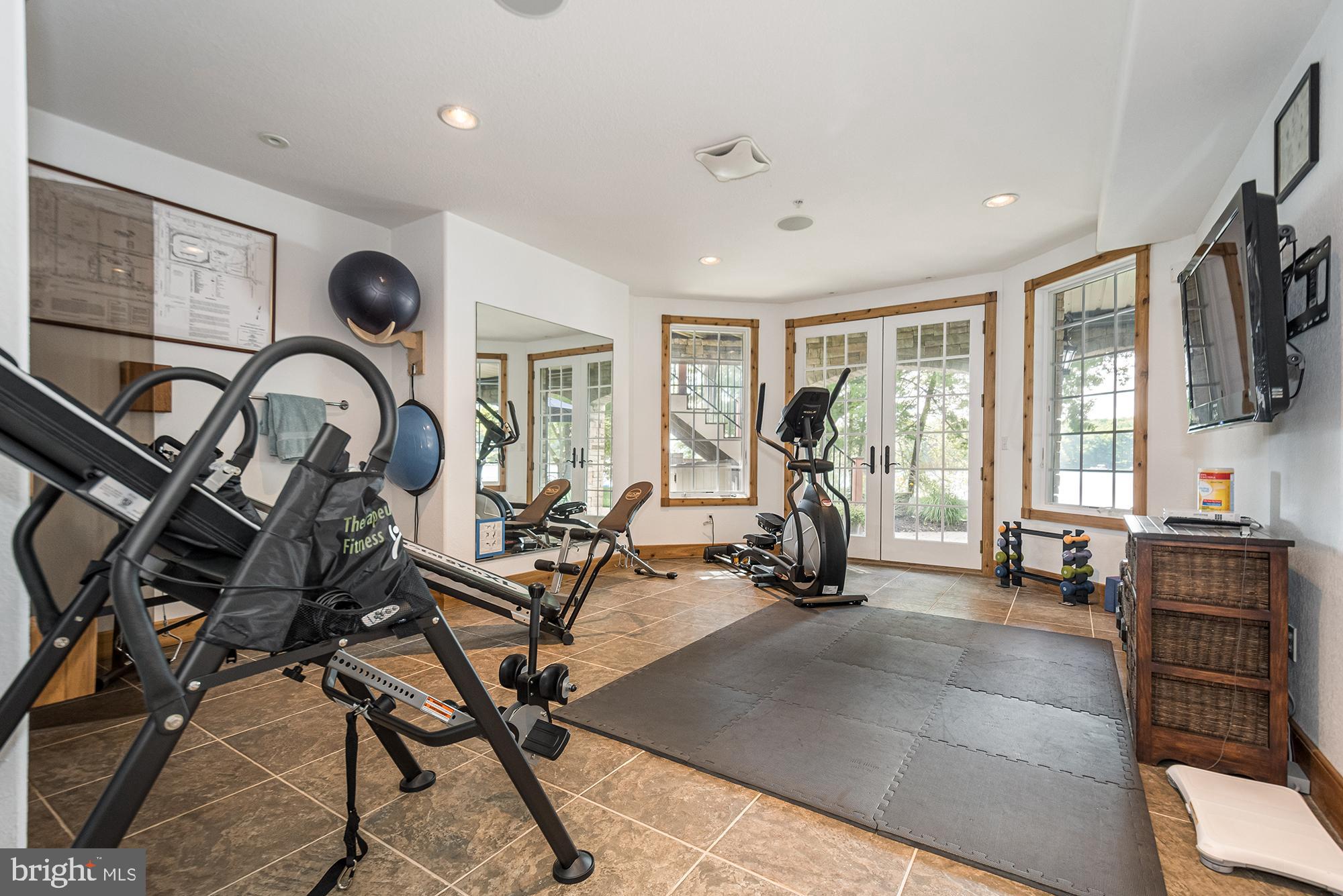 PARADISE POINT - Residential