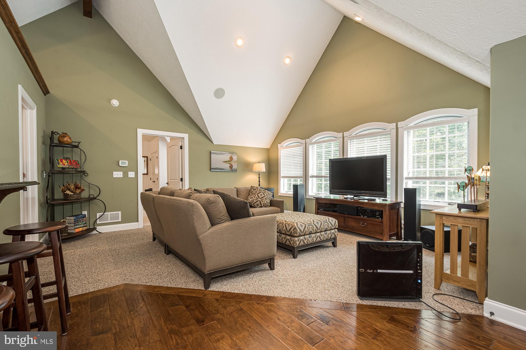 PARADISE POINT - Residential