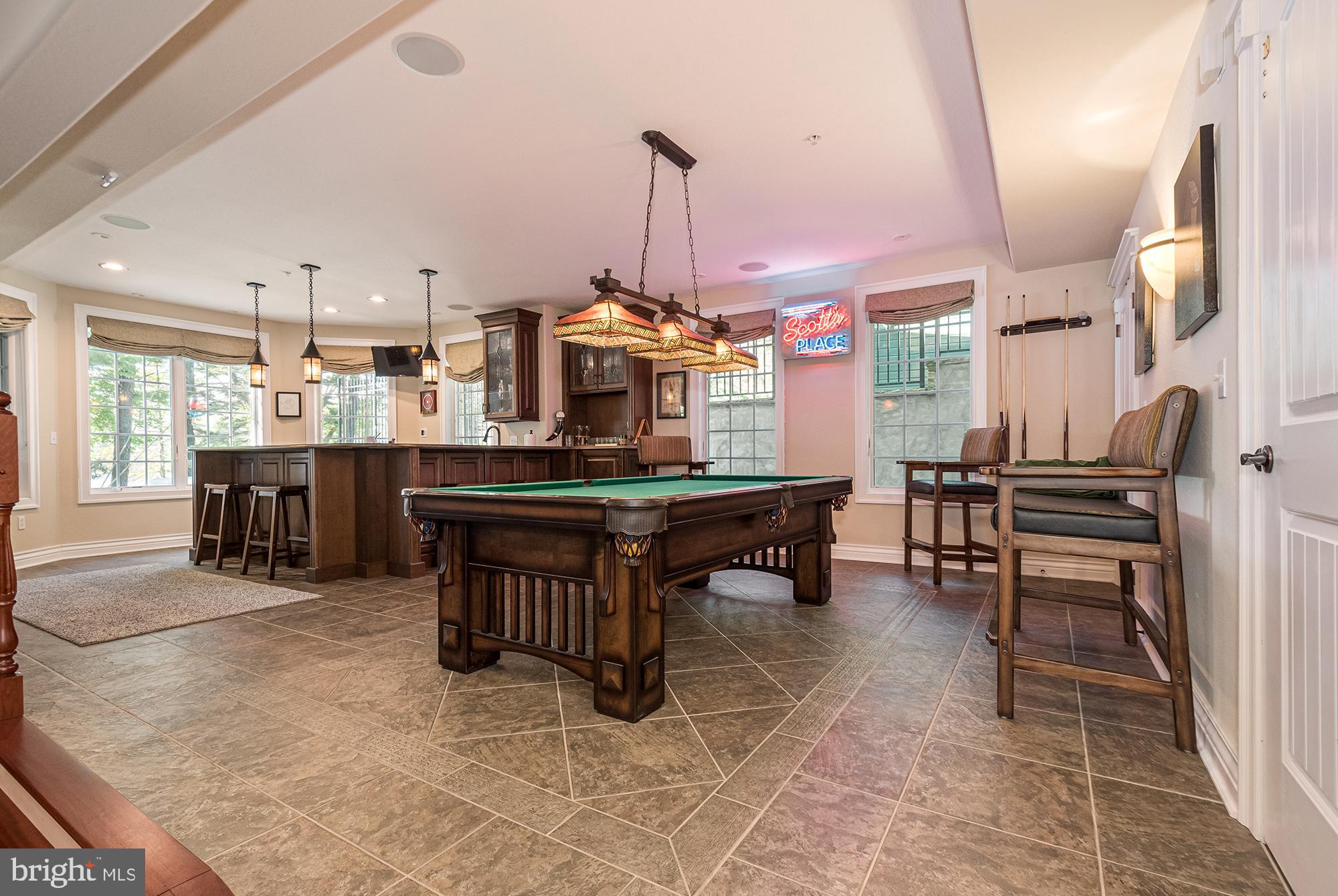 PARADISE POINT - Residential