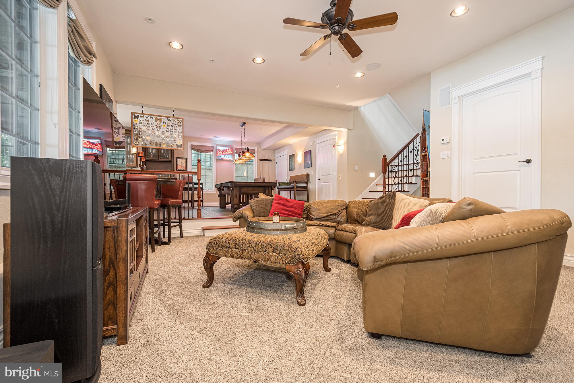 PARADISE POINT - Residential