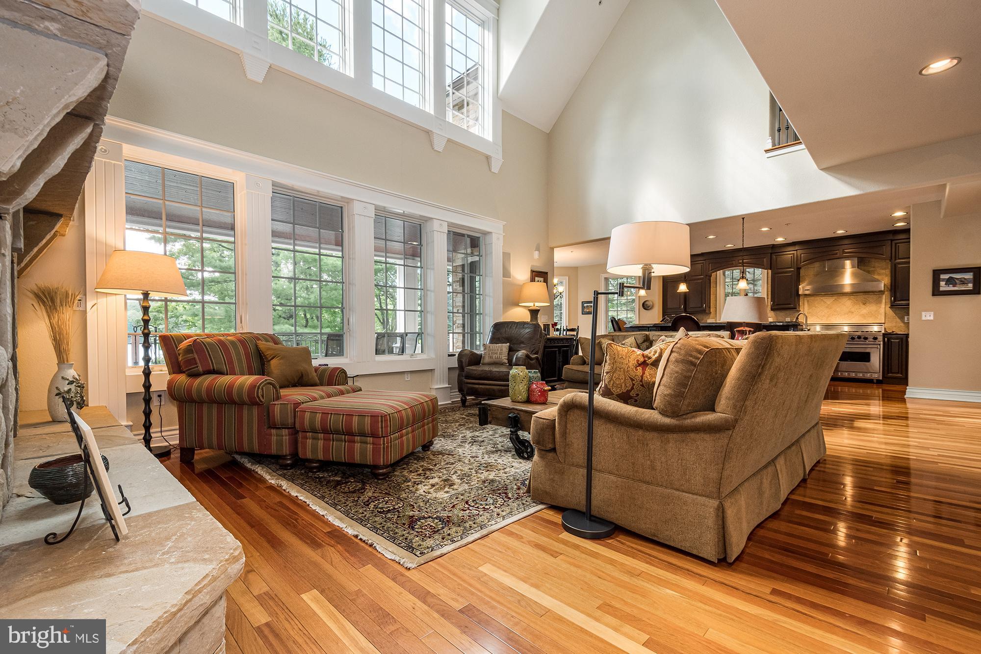 PARADISE POINT - Residential