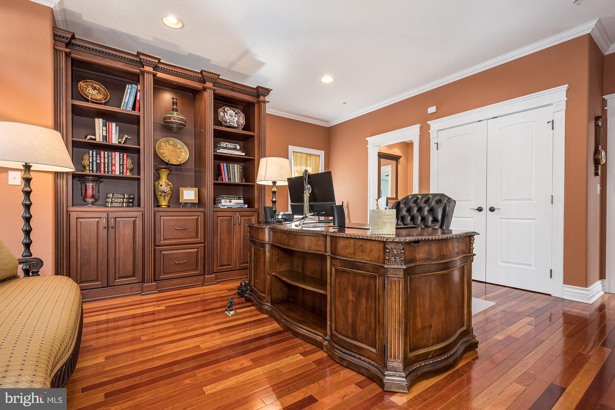 PARADISE POINT - Residential