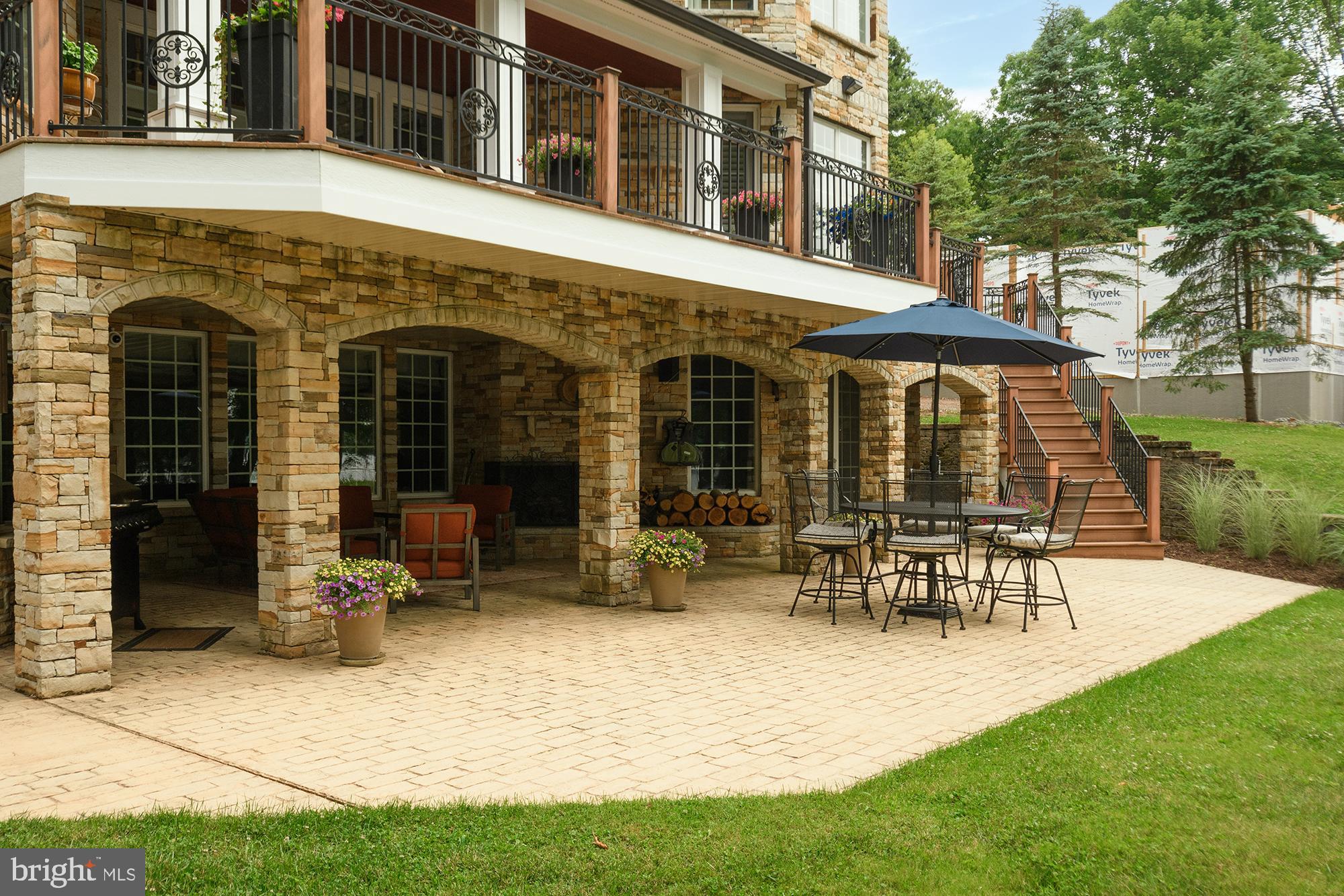 PARADISE POINT - Residential