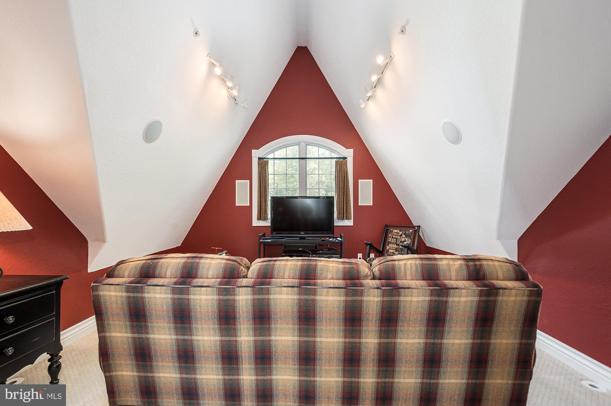 PARADISE POINT - Residential