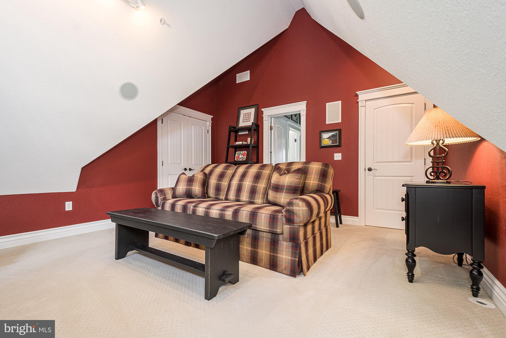 PARADISE POINT - Residential