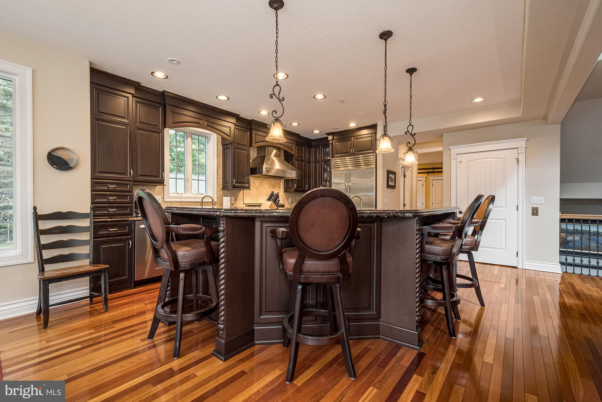 PARADISE POINT - Residential