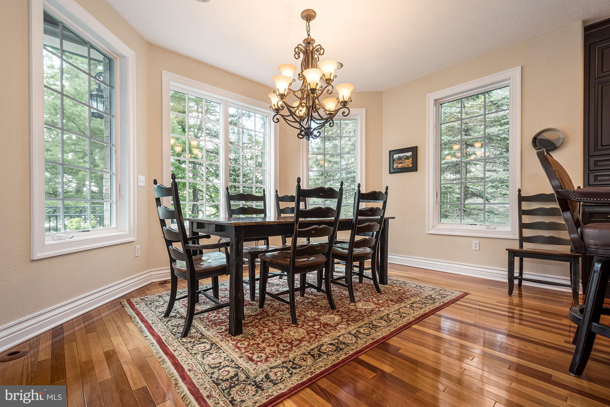 PARADISE POINT - Residential