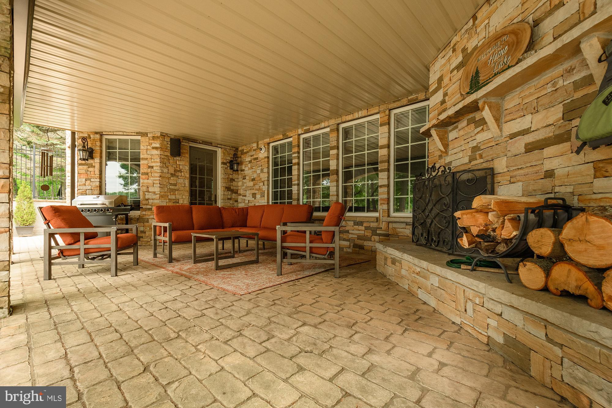 PARADISE POINT - Residential