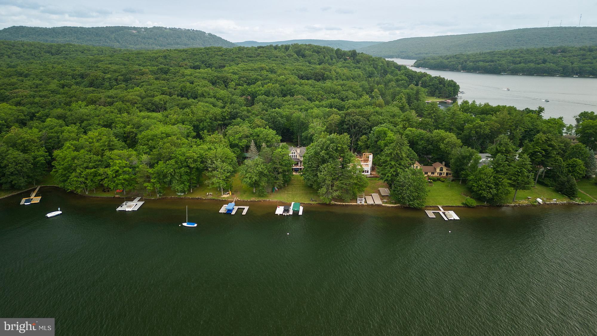 PARADISE POINT - Residential