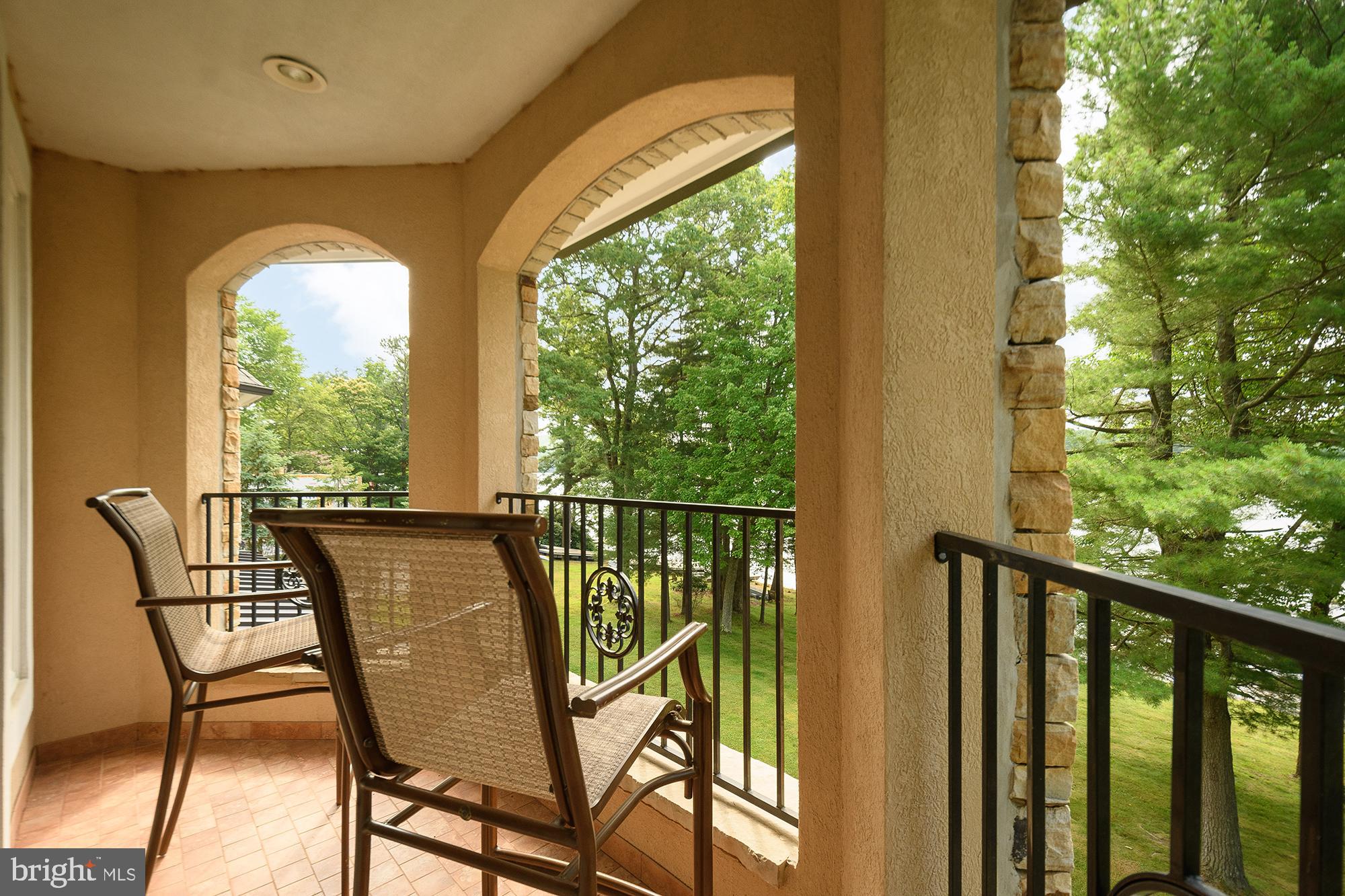 PARADISE POINT - Residential