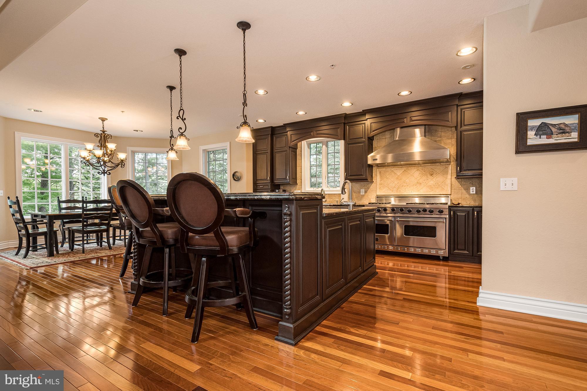 PARADISE POINT - Residential