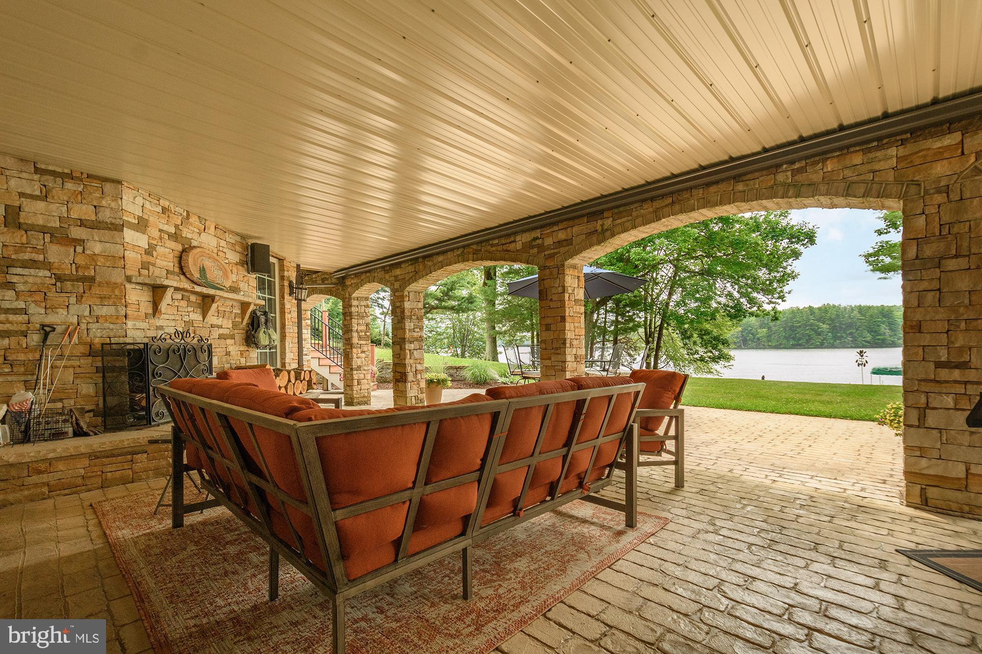 PARADISE POINT - Residential