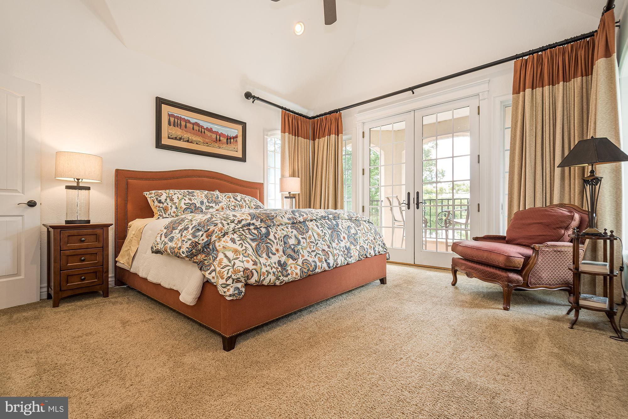 PARADISE POINT - Residential