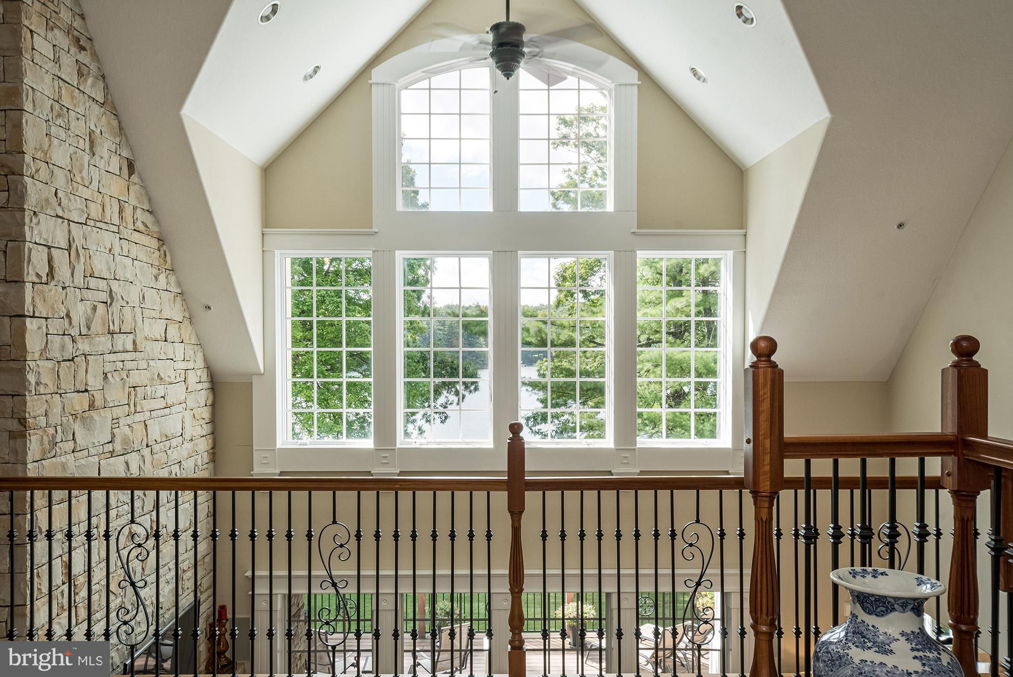 PARADISE POINT - Residential