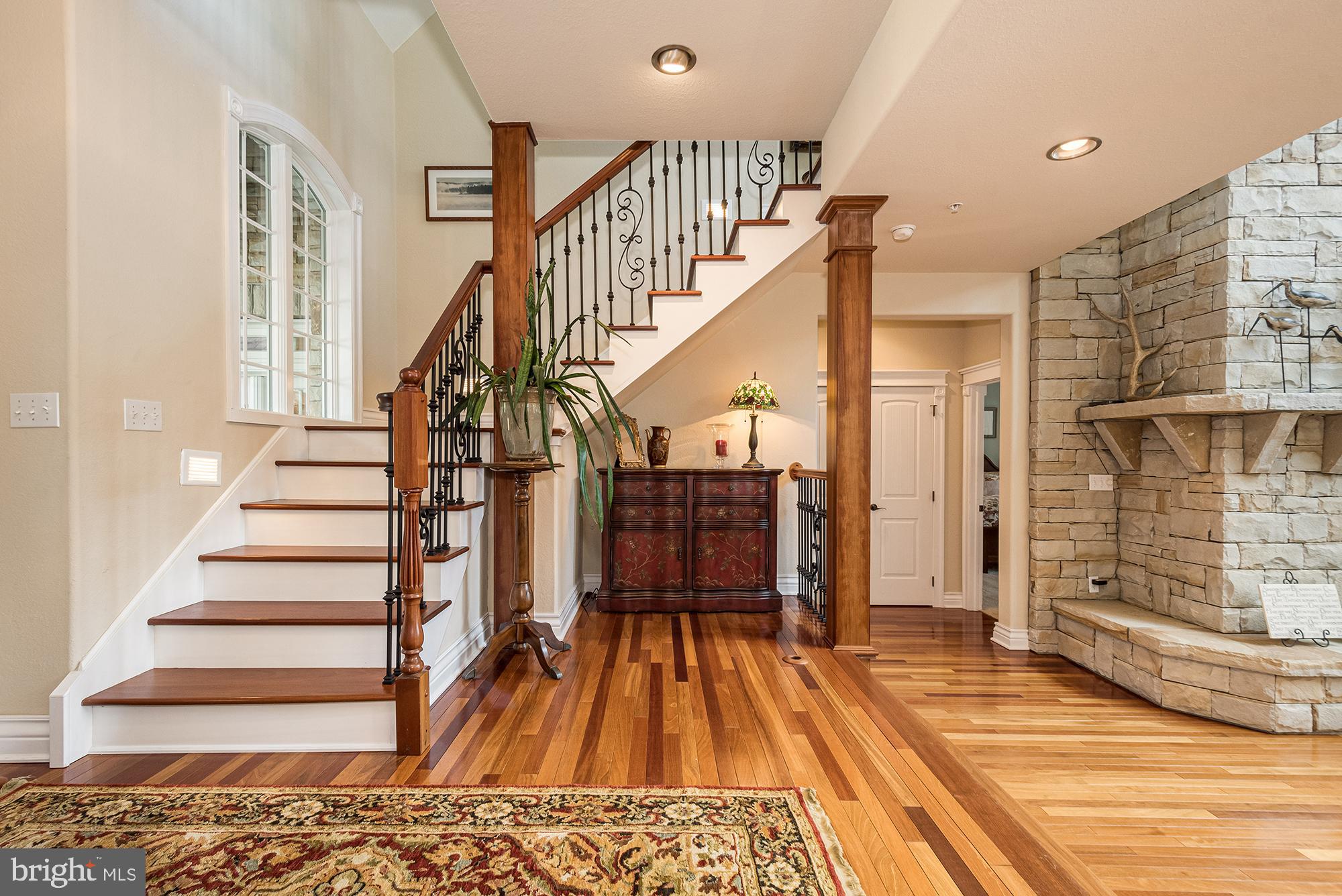 PARADISE POINT - Residential