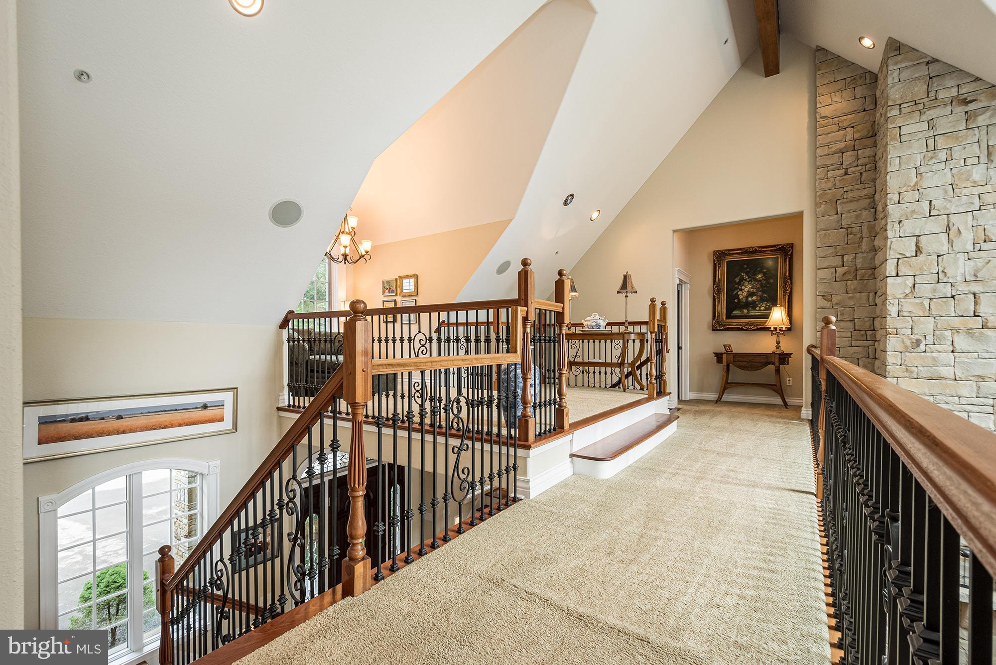 PARADISE POINT - Residential