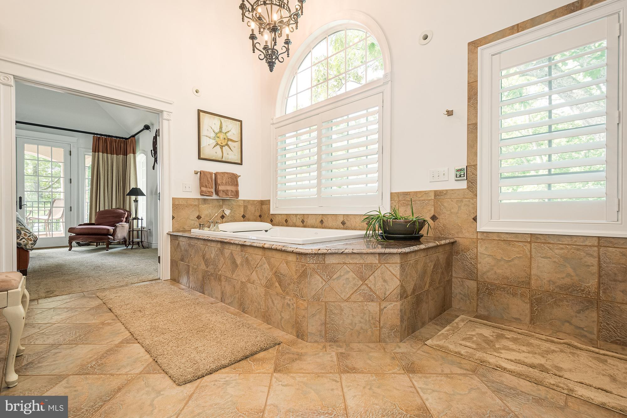 PARADISE POINT - Residential