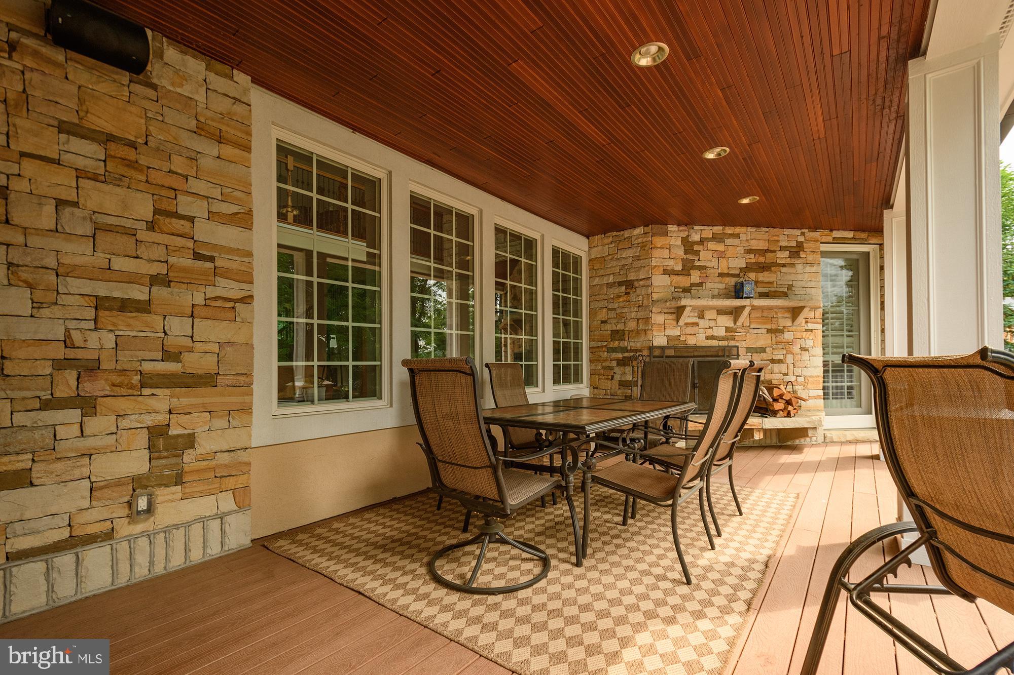 PARADISE POINT - Residential