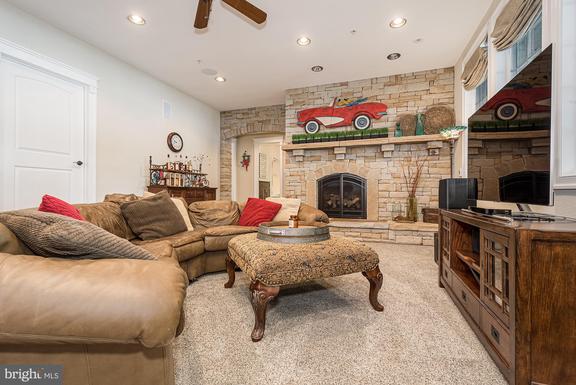 PARADISE POINT - Residential