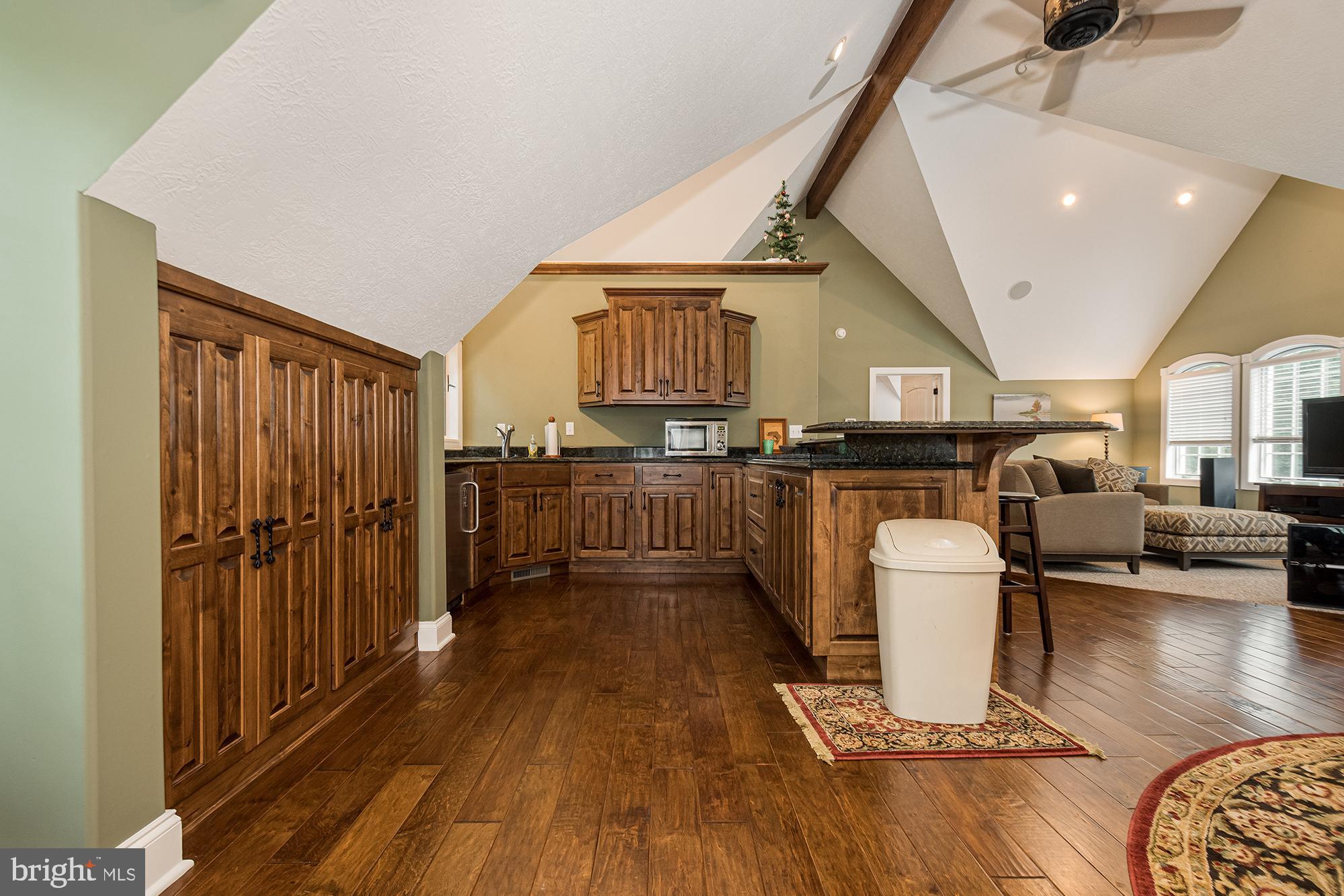 PARADISE POINT - Residential