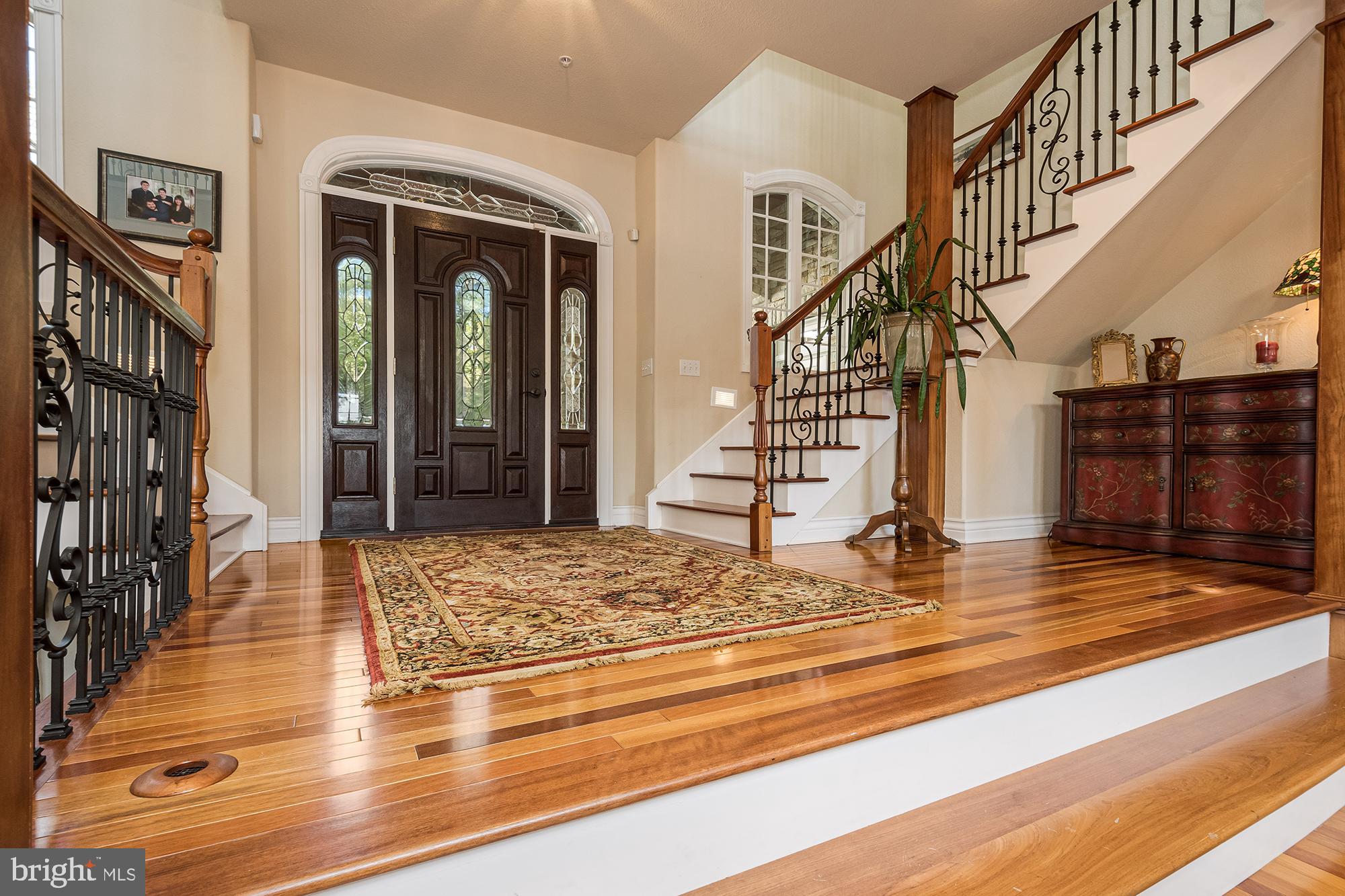 PARADISE POINT - Residential