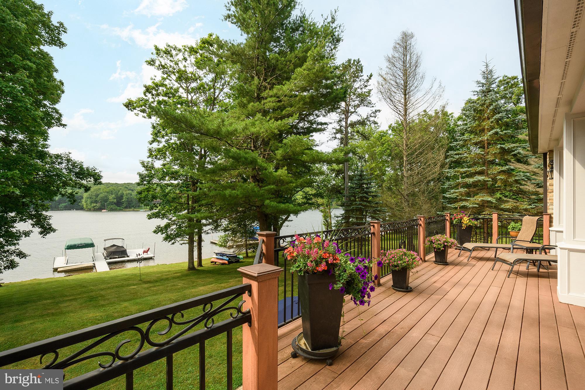 PARADISE POINT - Residential