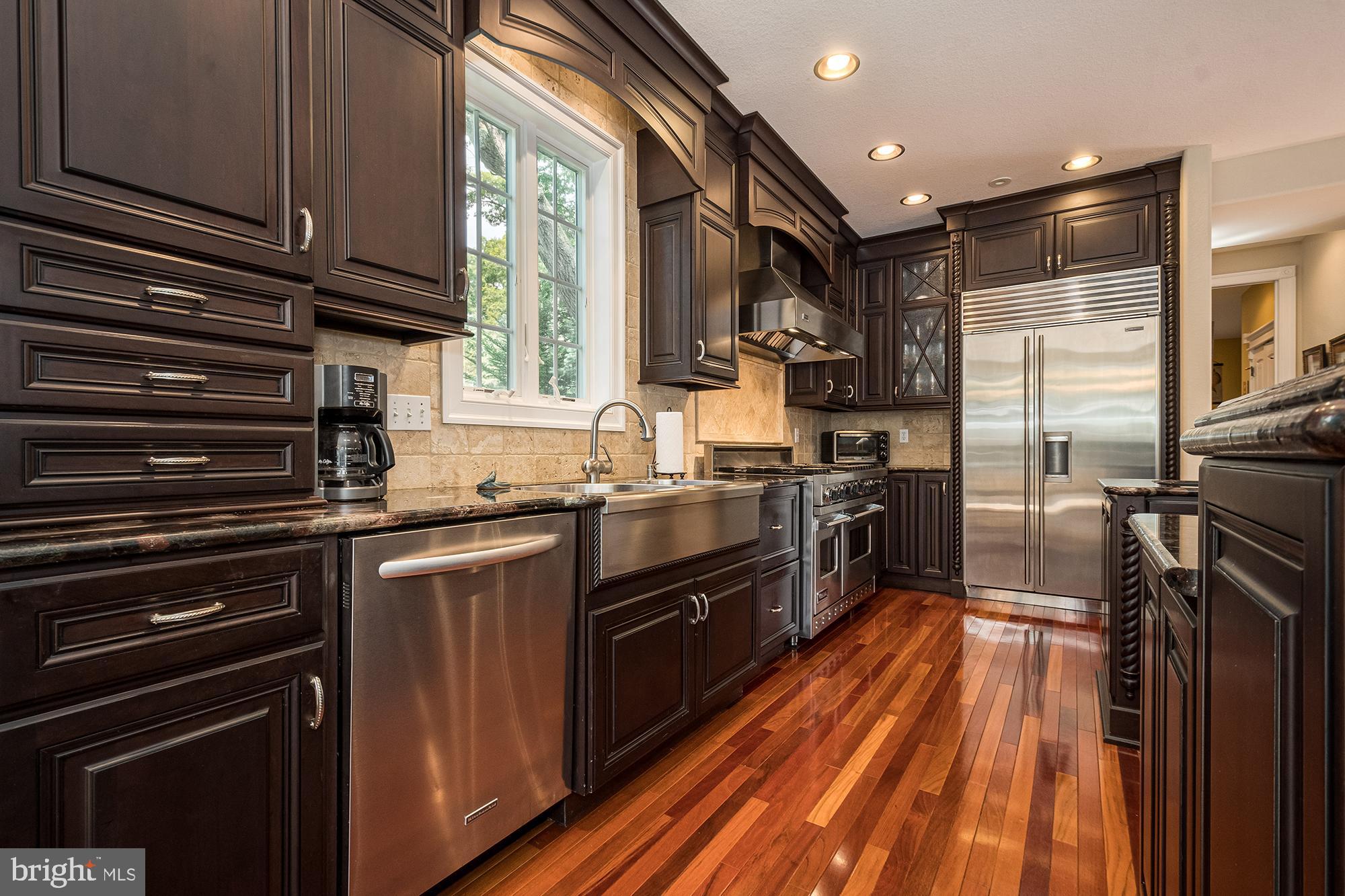 PARADISE POINT - Residential