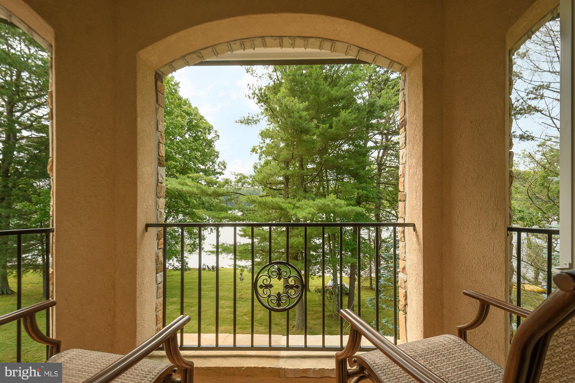 PARADISE POINT - Residential