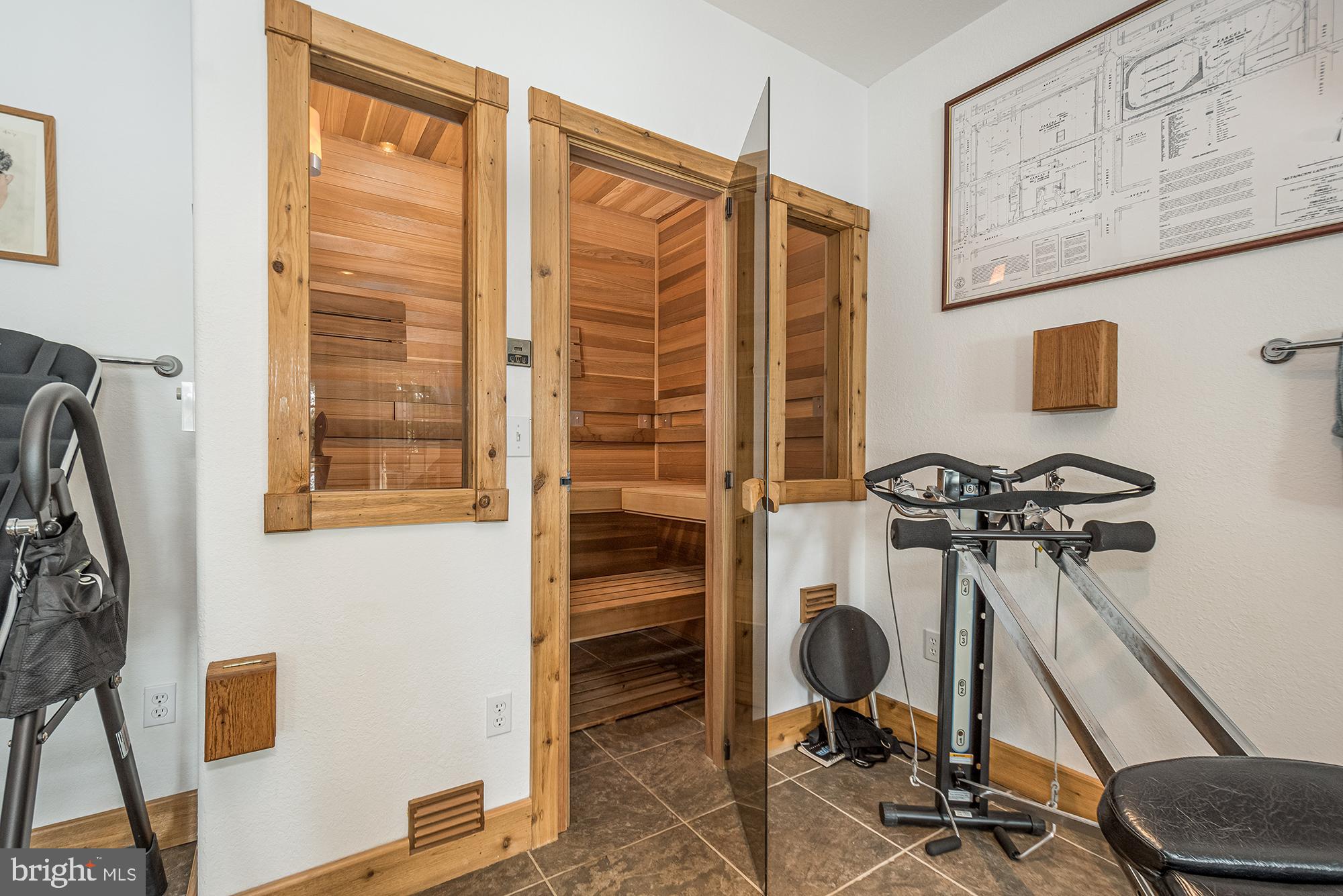 PARADISE POINT - Residential