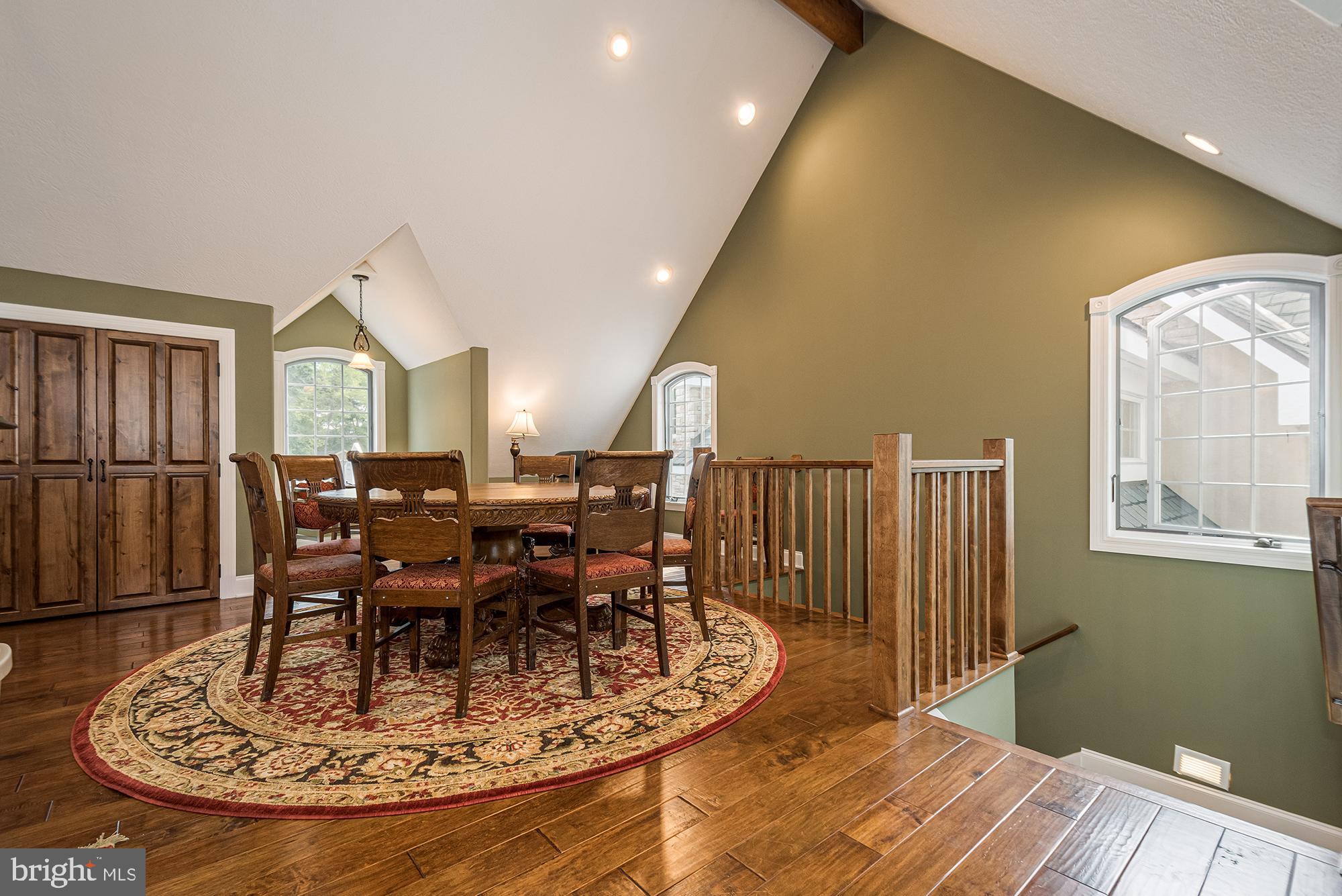 PARADISE POINT - Residential