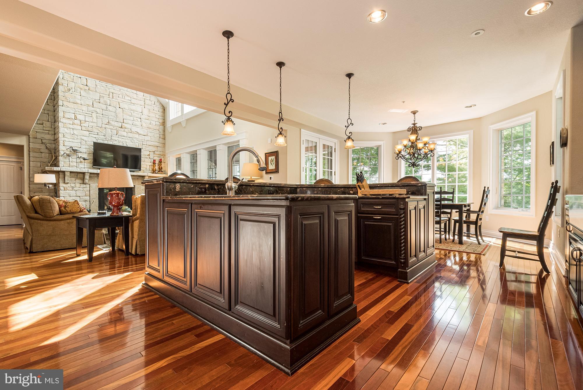 PARADISE POINT - Residential