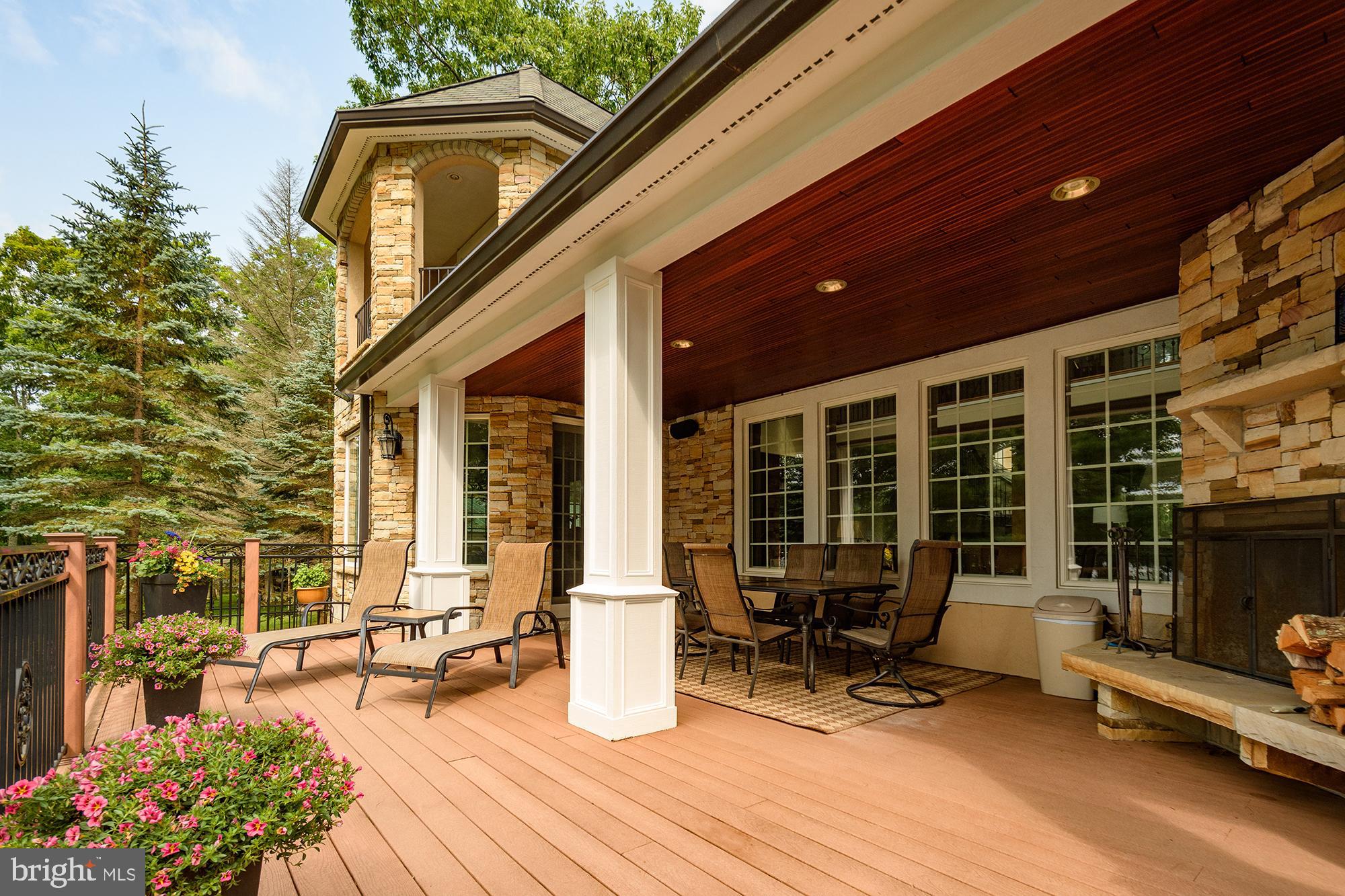 PARADISE POINT - Residential