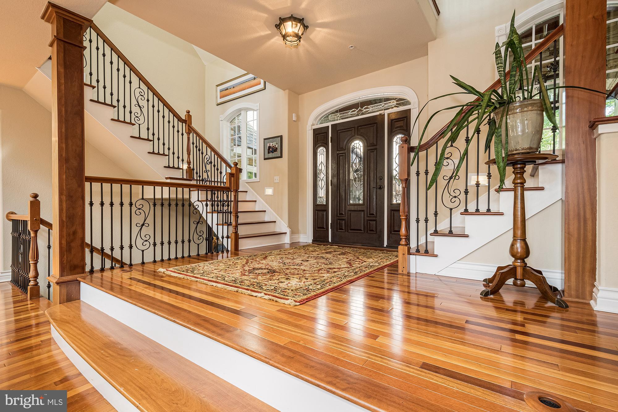 PARADISE POINT - Residential