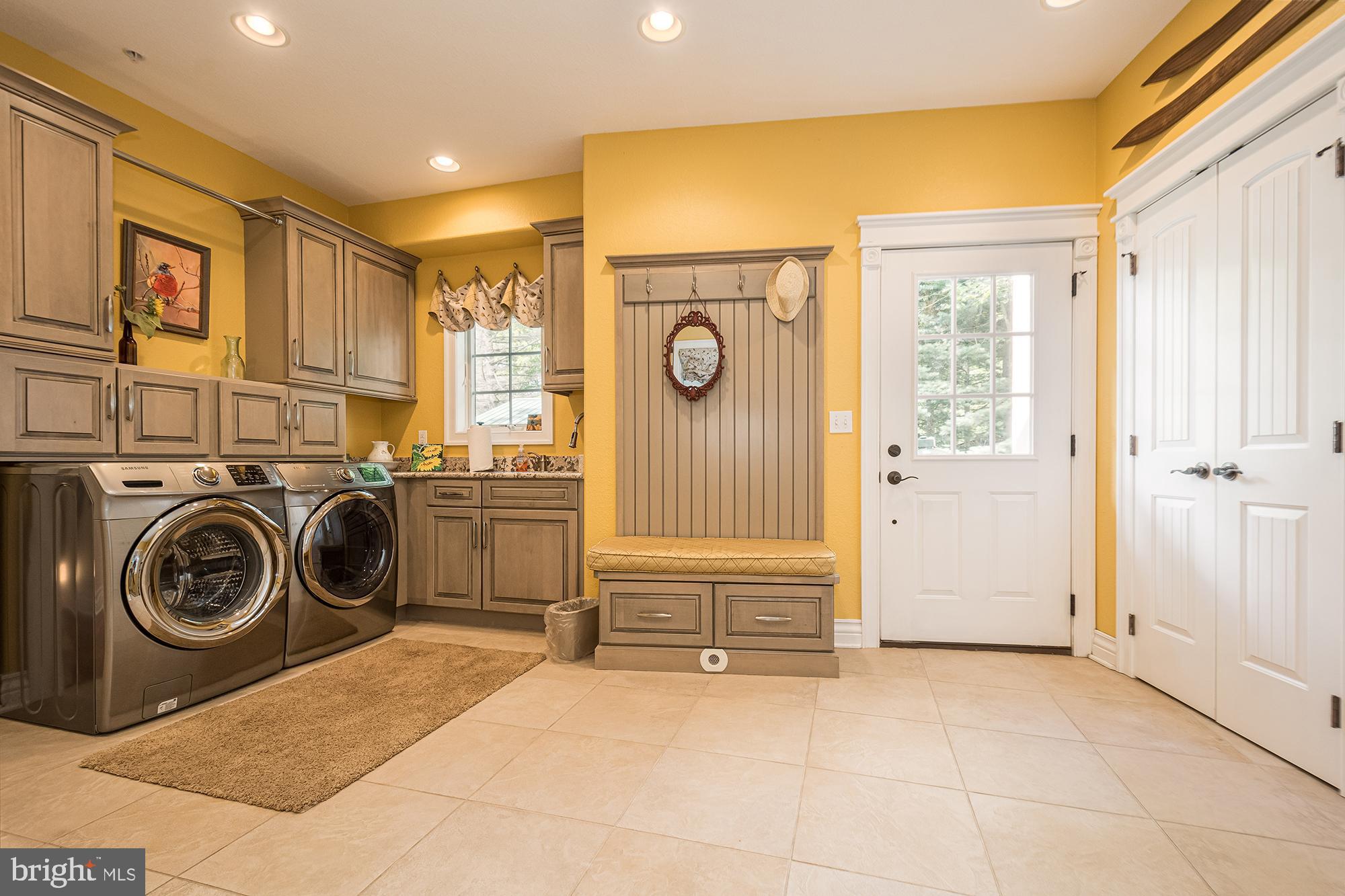 PARADISE POINT - Residential