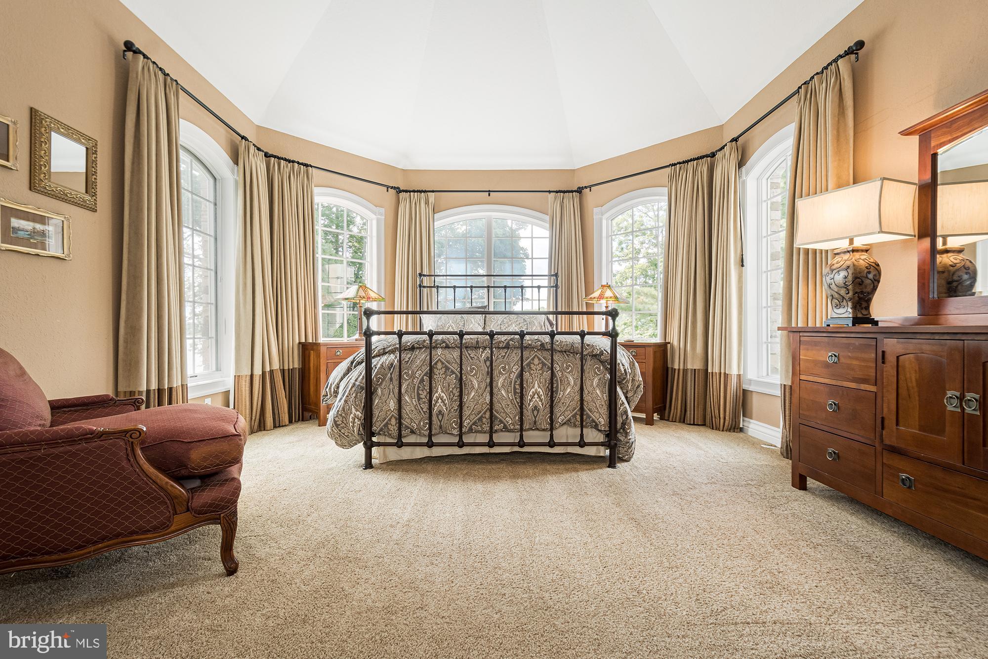 PARADISE POINT - Residential