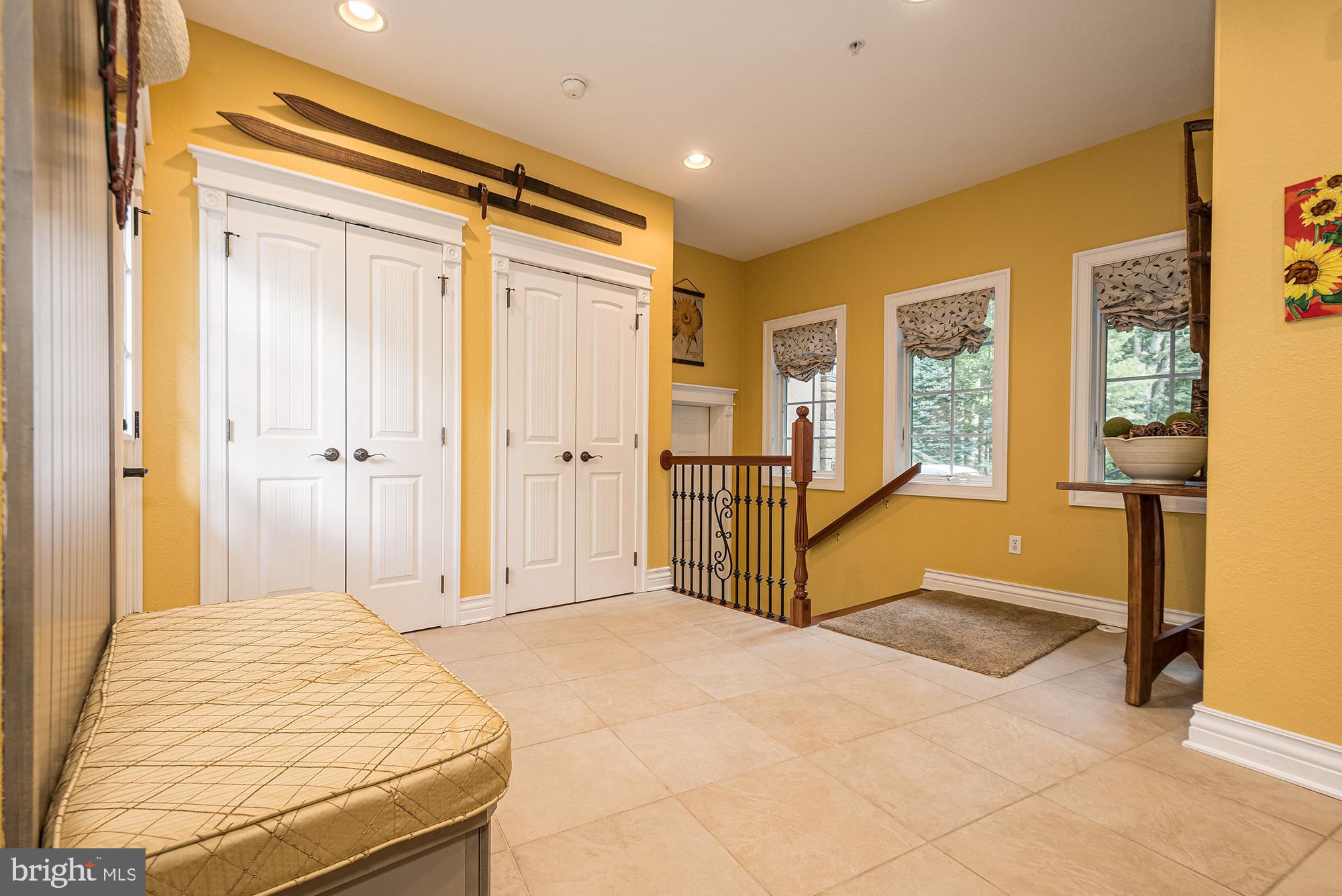 PARADISE POINT - Residential