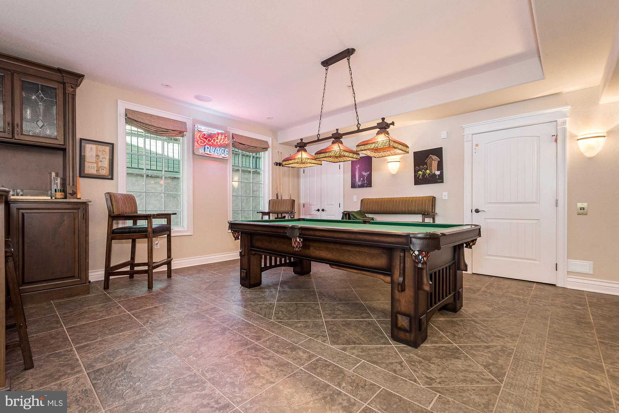 PARADISE POINT - Residential