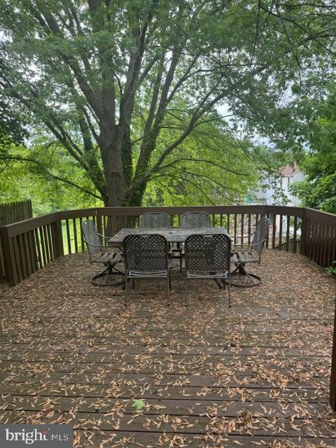 WHISPERING WOODS - Residential