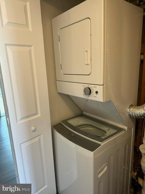 WHISPERING WOODS - Residential