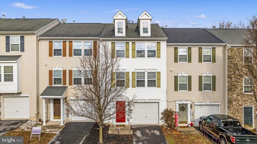 "See You At Scarboro" This townhome has 3 bedrooms, 2 full baths and 2 half baths. Spacious kitchen with eating area. Great sized family room and dining room. All 3 bedrooms are on the upper level. Large master bedroom with walk-in-closet and private bath that has a shower, tub and double vanity. Basement level has a rec room, half bath, laundry area and bonus room that would make a great home office! Great sized one car garage. Backyard has a patio area with amazing views of the creek! Front and back doors replaced. New flooring in master bathroom.