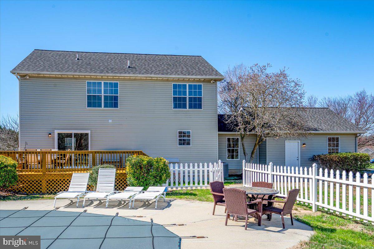 STRAWBERRY HILL - Residential